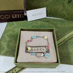 Fashionable lady's bracelet