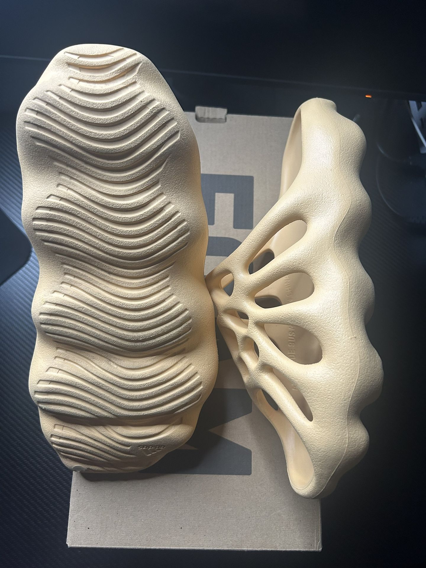 Adidas Yeezy 450 Slide Cream Size 9 Used