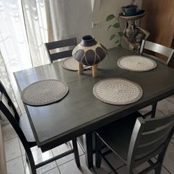 Mesa De Comedor  Muy Buenas Condiciones 450.00