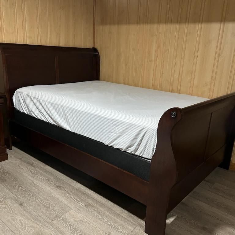 Free Full Size Bed  (NO MATTRESS, NO BOX SPRING)