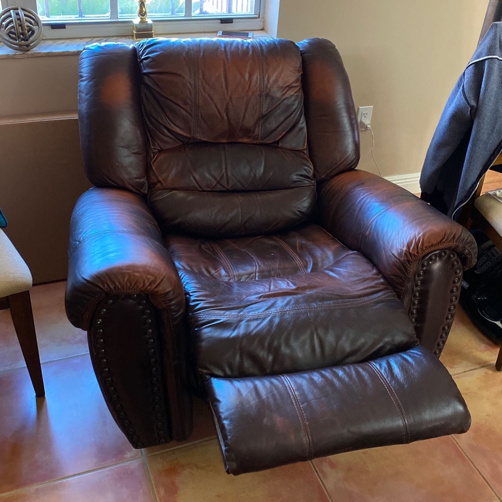 Leather Recliner Chair for Sale in Miami, FL OfferUp
