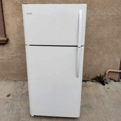 Frigidaire Refrigerator 18cu Ft 30x30x66👍👌3 MONTHS WARRANTY 