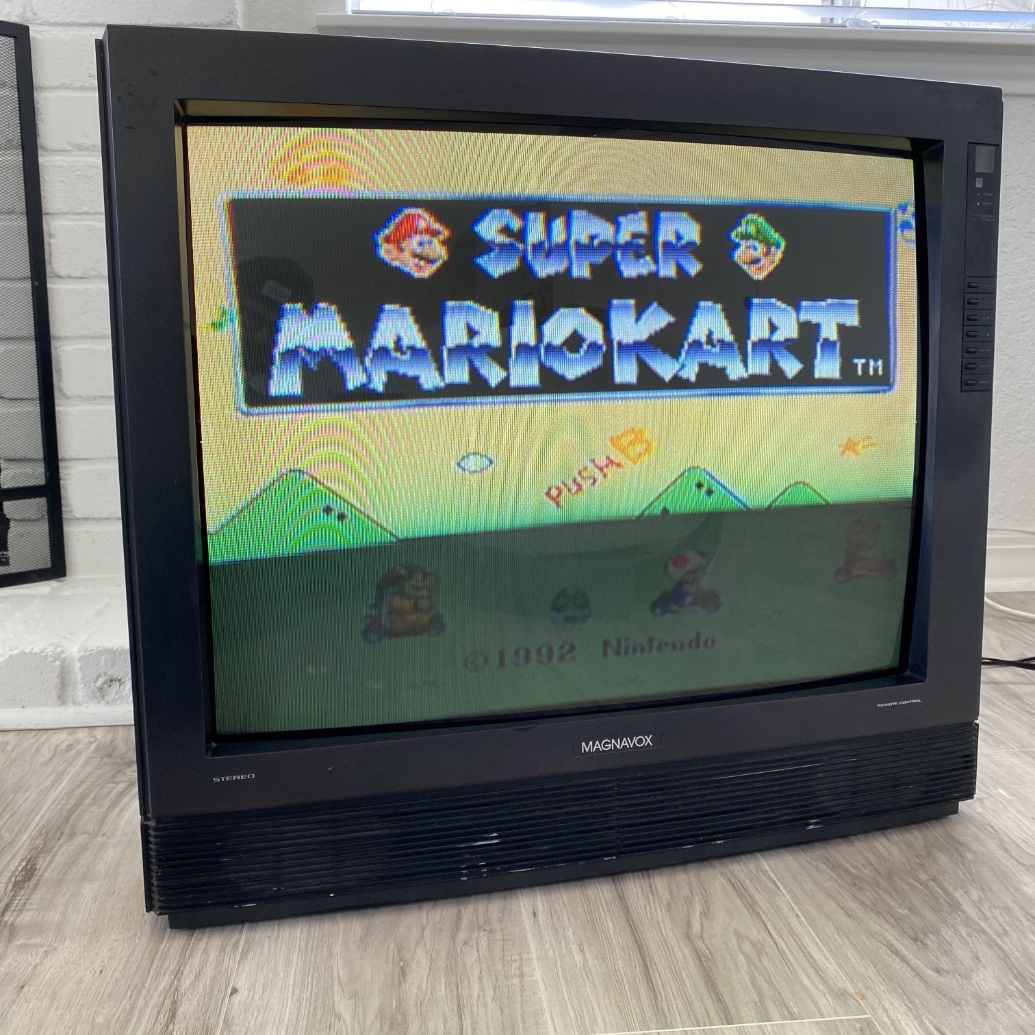 昔のテレビ Magnavox 27” CRT TV (Model WR9027 CH01) 1990 For Retro