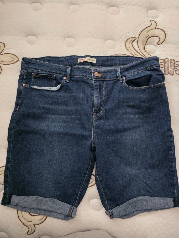 Levi's  Bermuda Shorts  Size 18