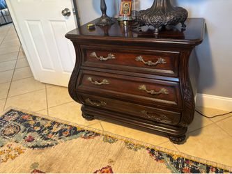 Chest of drawers
