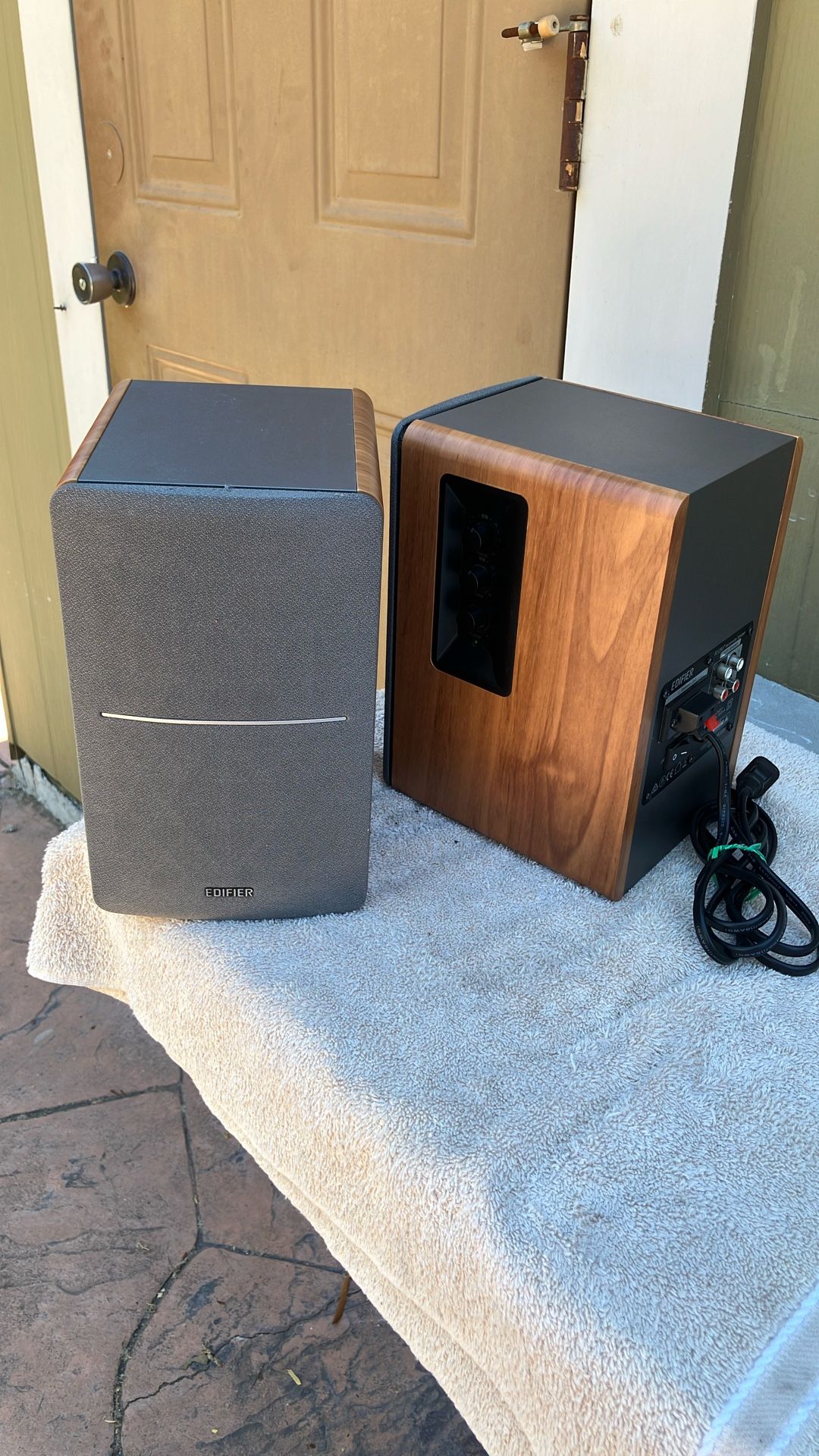 Edifier R1280T Multimedia Speakers