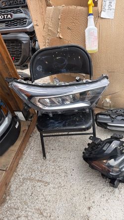 2019 2024 TOYOTA RAV4 HEADLIGHT OEM RH RIGHT PASSENGER SIDE