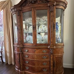 Broyhill China Cabinet, illuminated 