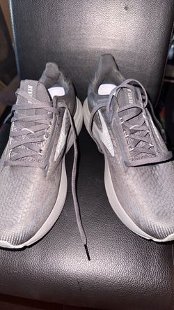 Brooks revel 8 running shoes size 8