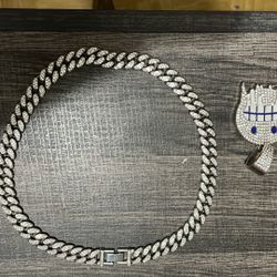 Iced Out Chain With Diamond Pendant (fake)