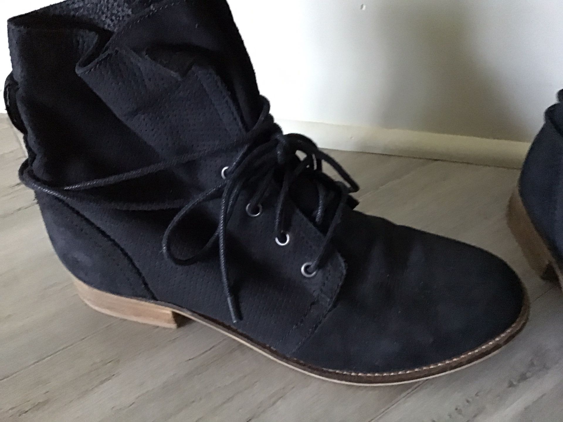 Aldo Black Leather Lace up Boots Size 9