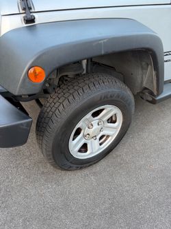 Jeep Wrangler JK factory wheels and tires 225/75/16