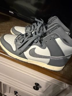 Men Nikes size 11