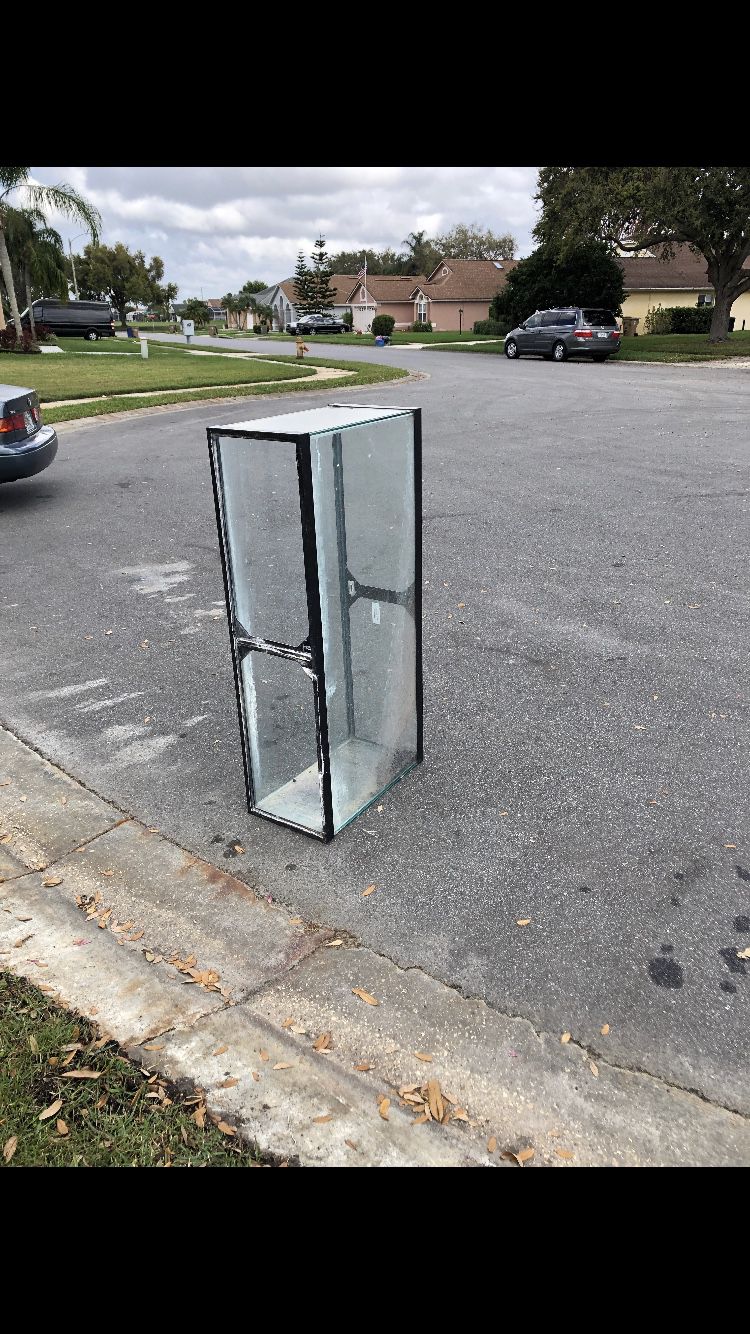 Fish tank - free for pick up whoever comes first curbside at 2701 Sebastian Ct. Kissimmee 34743