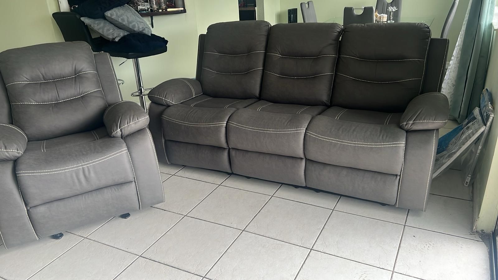 Like New Living Room Set