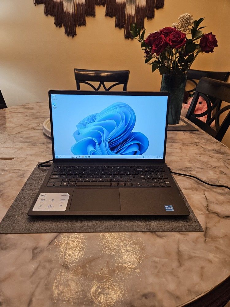 Dell Inspiron 3520 12th Gen Processor Up To 4.4 GHZ 6 Core Upgraded 16 GB Ram 512 GB SSD FHD 120 HZ Display Warranty Through October 2025
