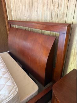 Queen size bed and nightstands