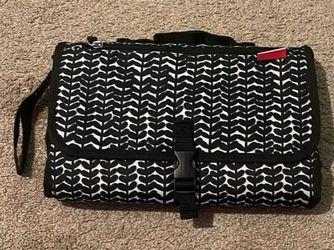 Portable Diaper Changing Pad by Skiddadle