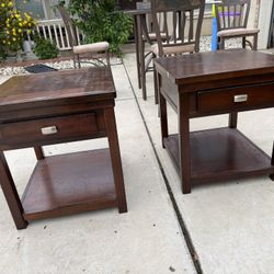 2 Side Tables 