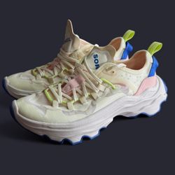 Woman’s Sorel Kinetic Breakthru Tech Lace Sneaker. Size US 6.5.