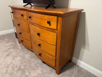 Wood Dresser with 8 Drawers