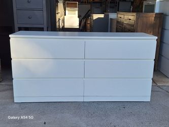 DRESSER
