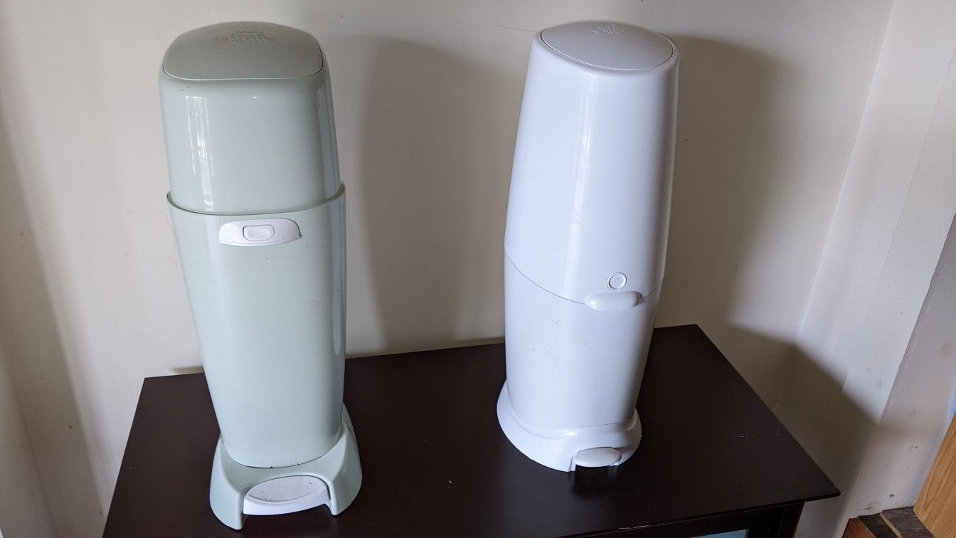 2 Diaper Disposal Trashes
