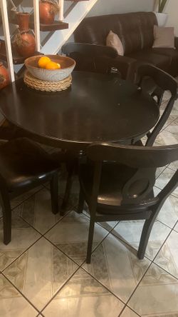 Free round table with 4 chairs