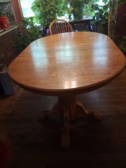 Dining Room Table w/ 6 chairs