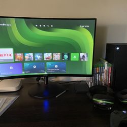 Curved Gaming Monitor