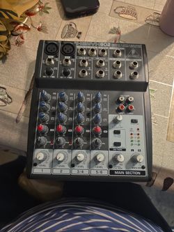 Behringer Xenyx 802S 8-channel Analog Streaming Mixer
7