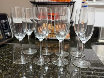 Set of 8 Clear Glass Champagne Flutes