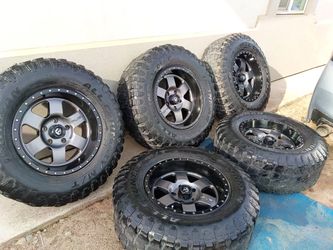 Wheels and tires  285/70/17