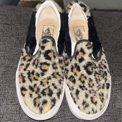 Women’s 5.5 (youth 4) Vans 