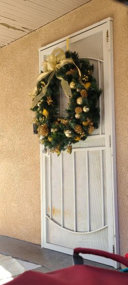 Beautiful Holiday Wreath Gold