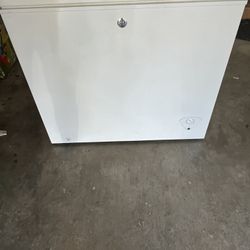 Super nice freezer and great condition works awesome. Measurements are 33 long 19 1/2 wide 33 1/2 height asking 125.