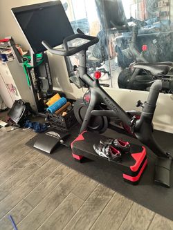 Peloton bike+ bought in 2022, hardly used, great condition