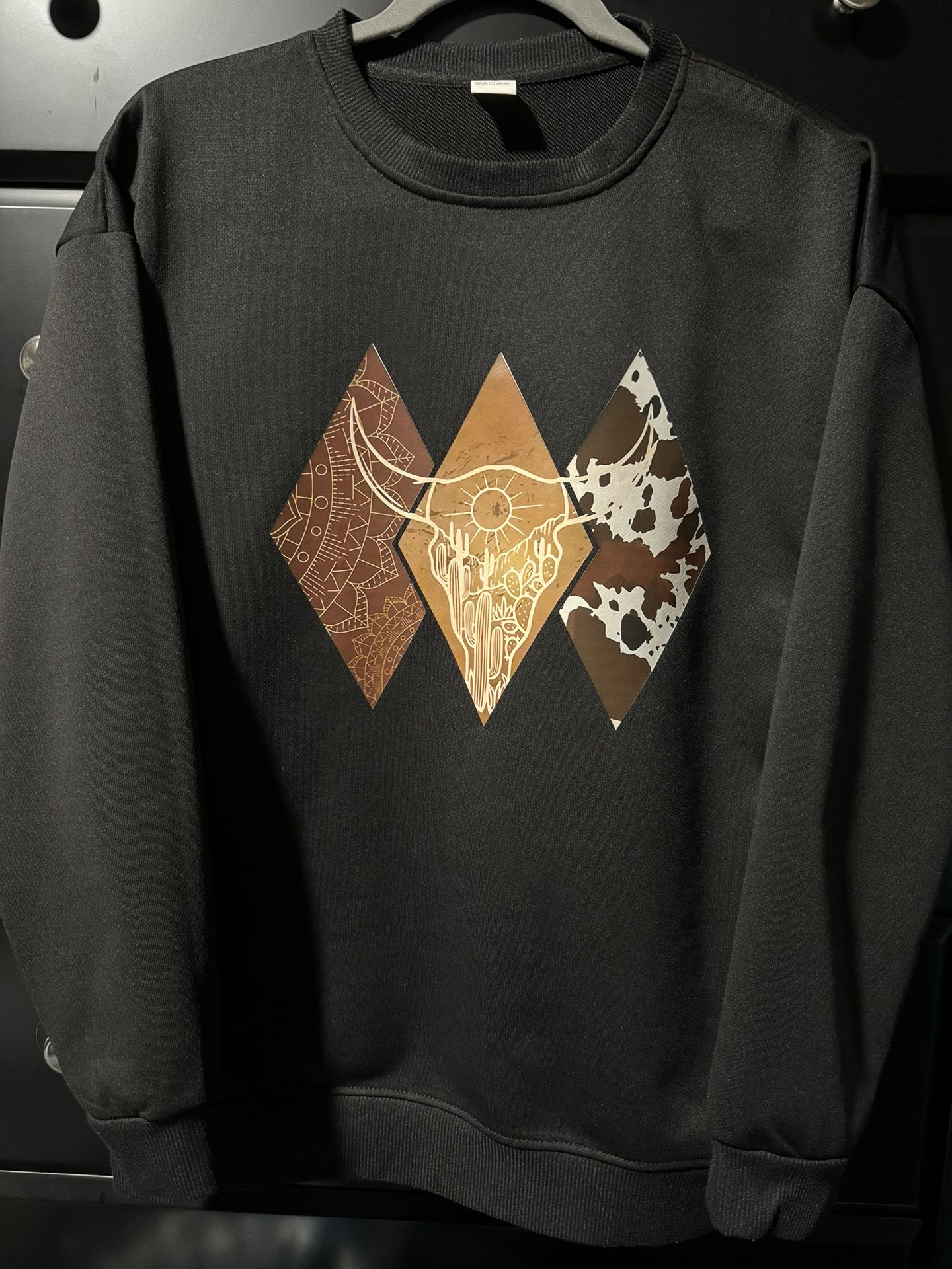 Women’s Size Large Geometric Bohemian Bull Skull Sweatshirt Pullover