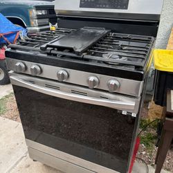 Samsung 30in 5 Burner Freestanding  Oven