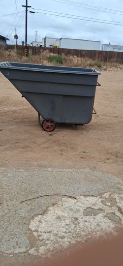 Rubbermaid large capacity commercial tilt bin