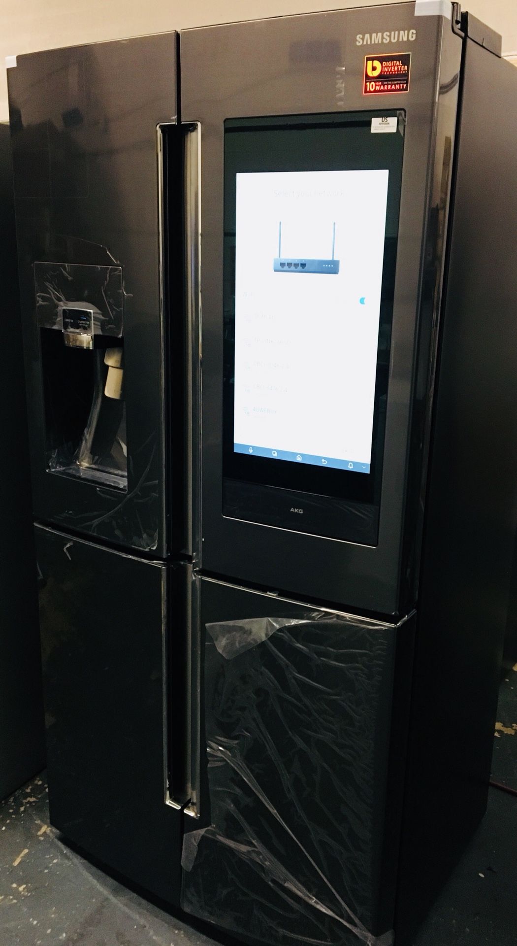Samsung RF28M9580SR/AA 28 cu. ft. 4-Door Flex Refrigerator with Family Hub - BLACK!