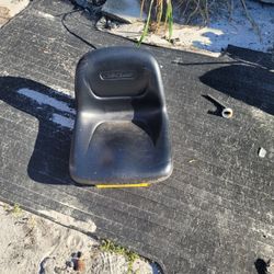 ((READ AD))((SEAT cubcadet)) Riding Mower 