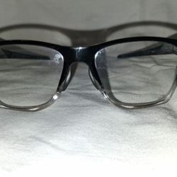 Oakley Eye Glasses  Use Light Scratch..  Pick Up Only!!