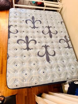 Queen Size Thick Pillow Top Style Matress