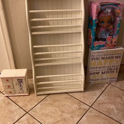 Bookcase/shelf