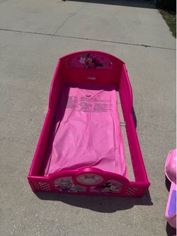 Minnie Mouse’s toddler bed