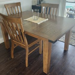 Dining Table With 4 Chairs And Leaf. Great Condition. 