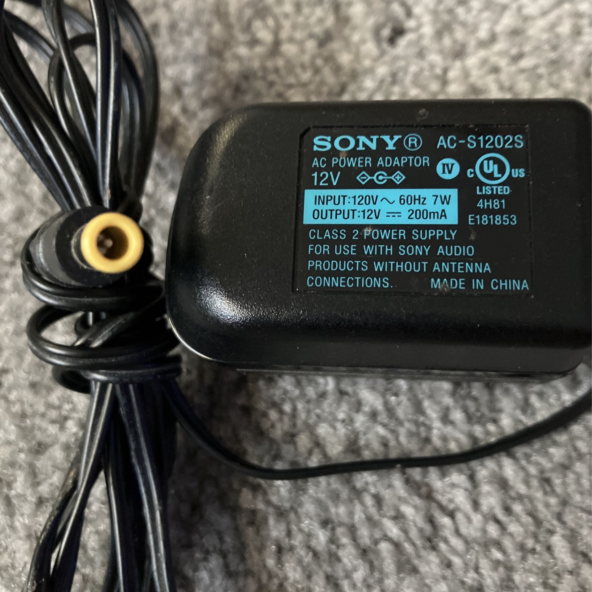 Input AC 120v 60hz 7w… Output 12v DC 200mA Power Supply