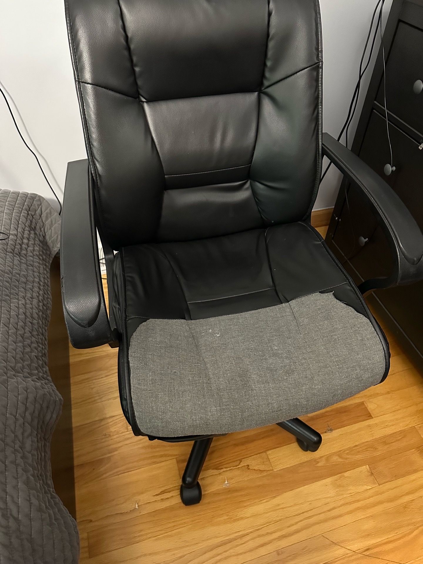 Black office chair