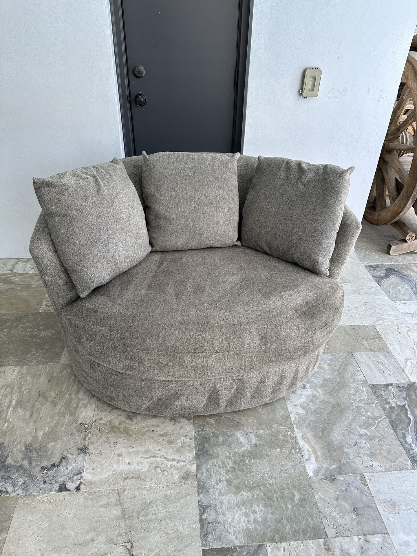 Thomasville Oversized Swivel Chair 